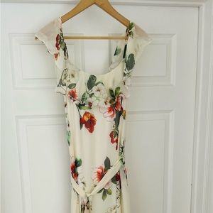 Beautiful flowy spring/ summer dress